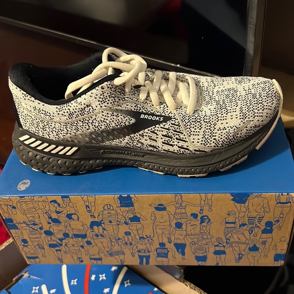 Brooks Tennis Shoes